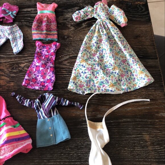 Bintage Barbie clothes lot - Picture 3 of 3